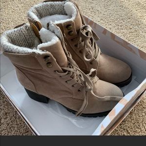 Billabong wild thing booties